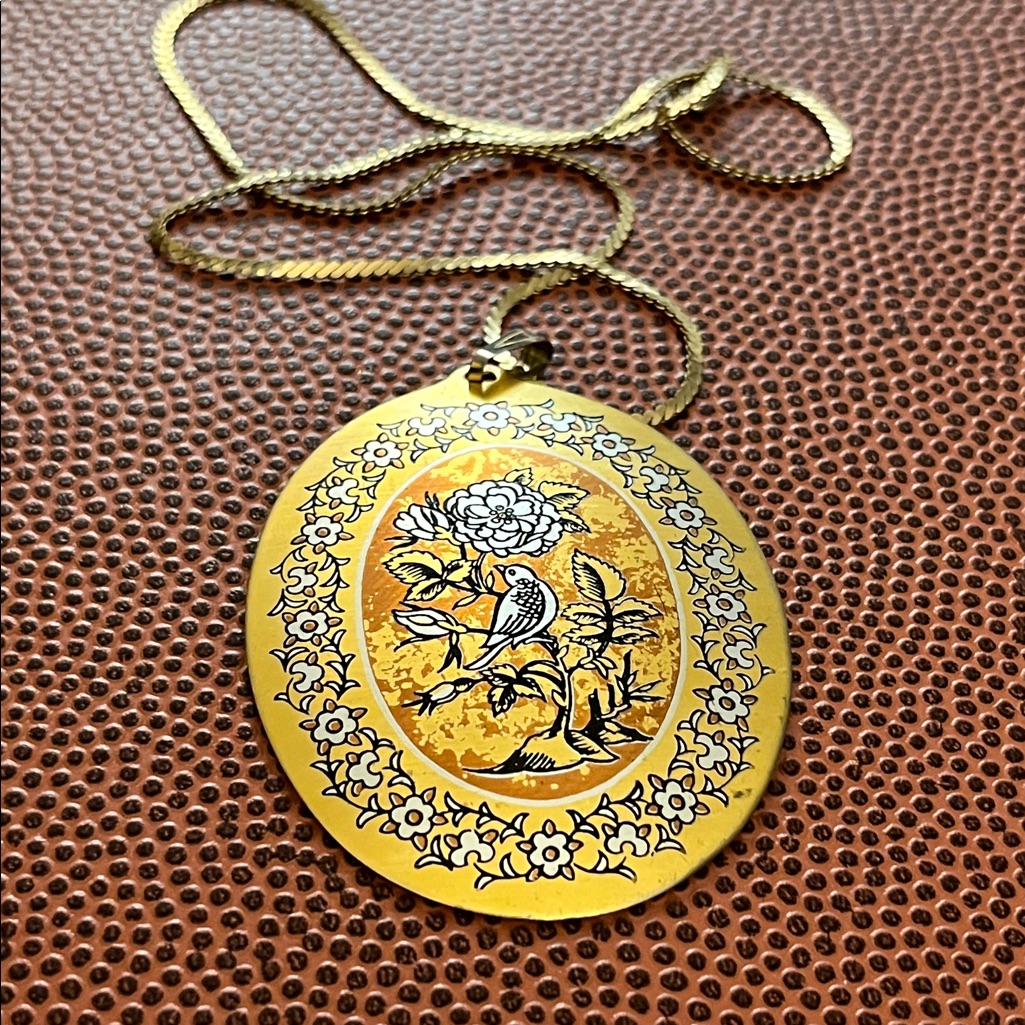 Reed Barton Gold Tone Damascene Pendant Necklace Depicting Bird On Rose Bush 20$